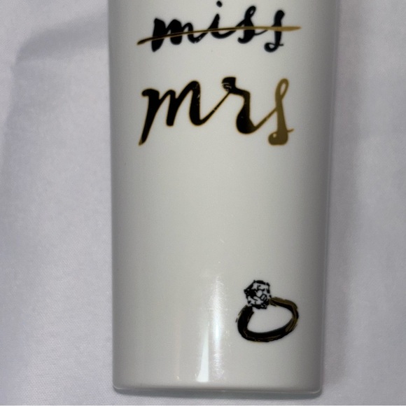 Kate Spade New York Miss to Mrs White 20 oz Tumbler White and Gold - Picture 4 of 9
